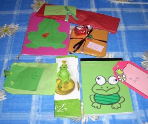 4 handmade frogs